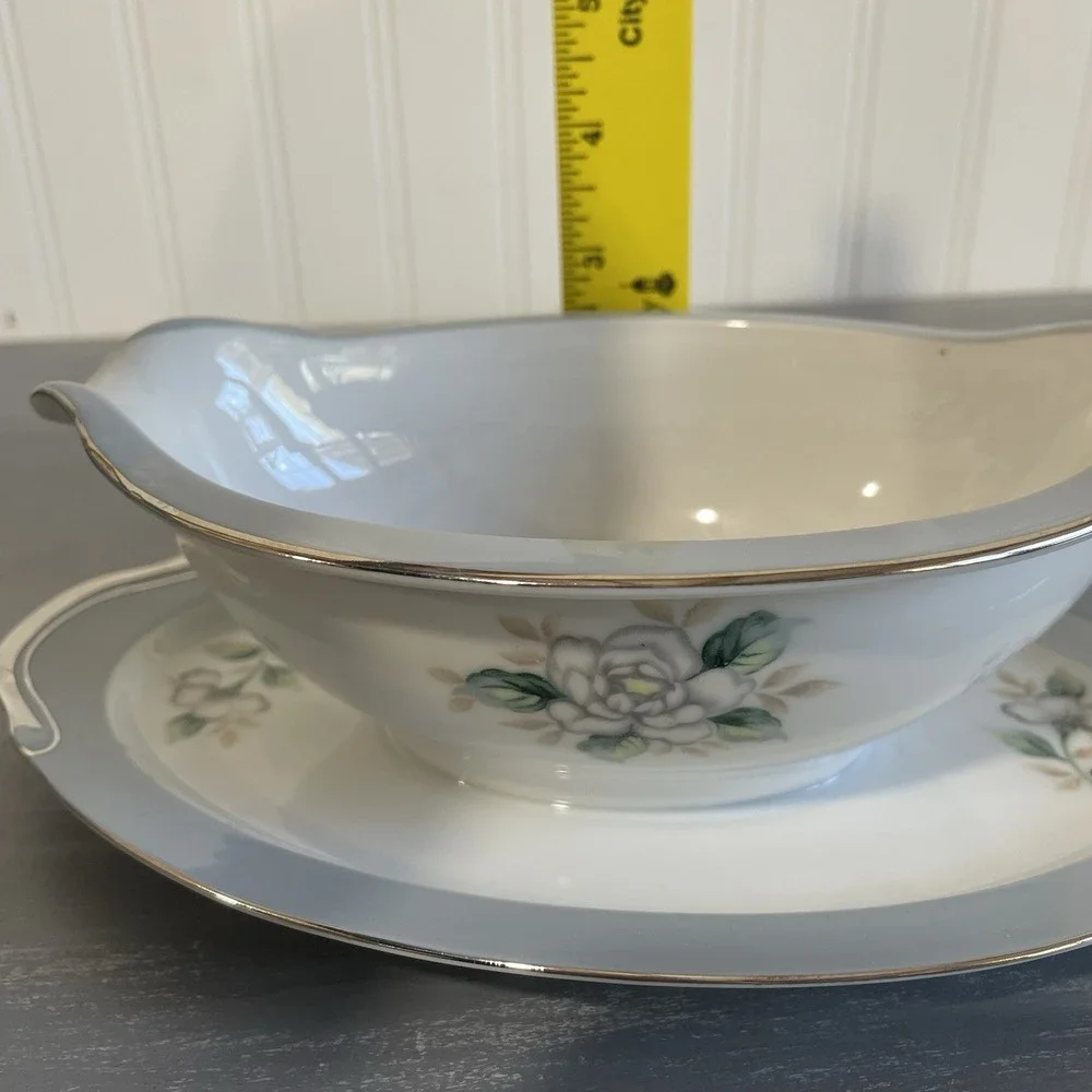 Vintage Harmony‎ House Sheraton Gray Band White Flower Gravy Boat